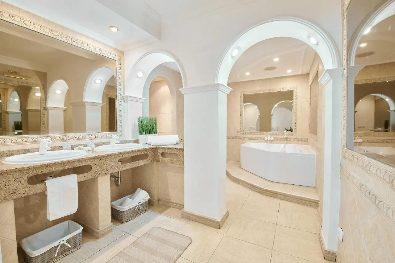 Beexclusive Apartamentos 아데제