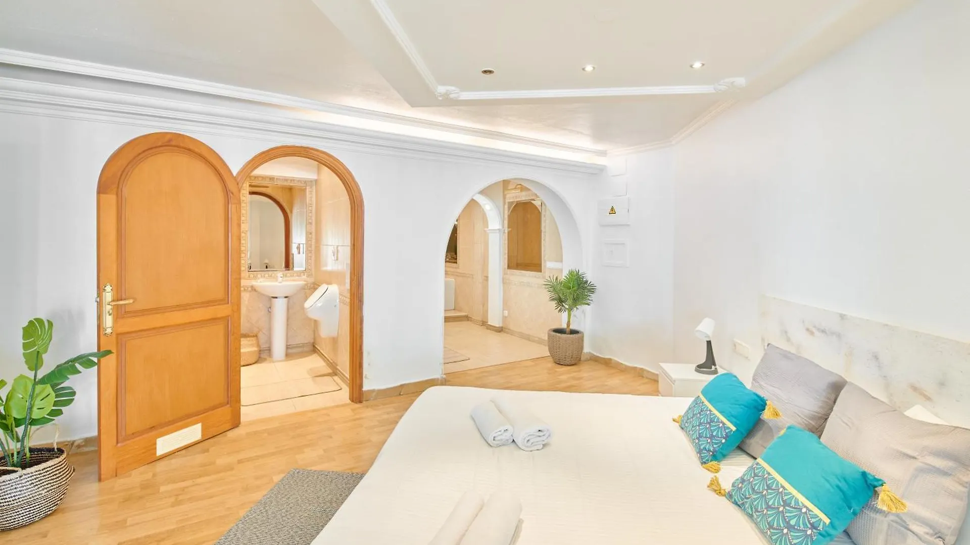 Beexclusive Apartamentos 아데제