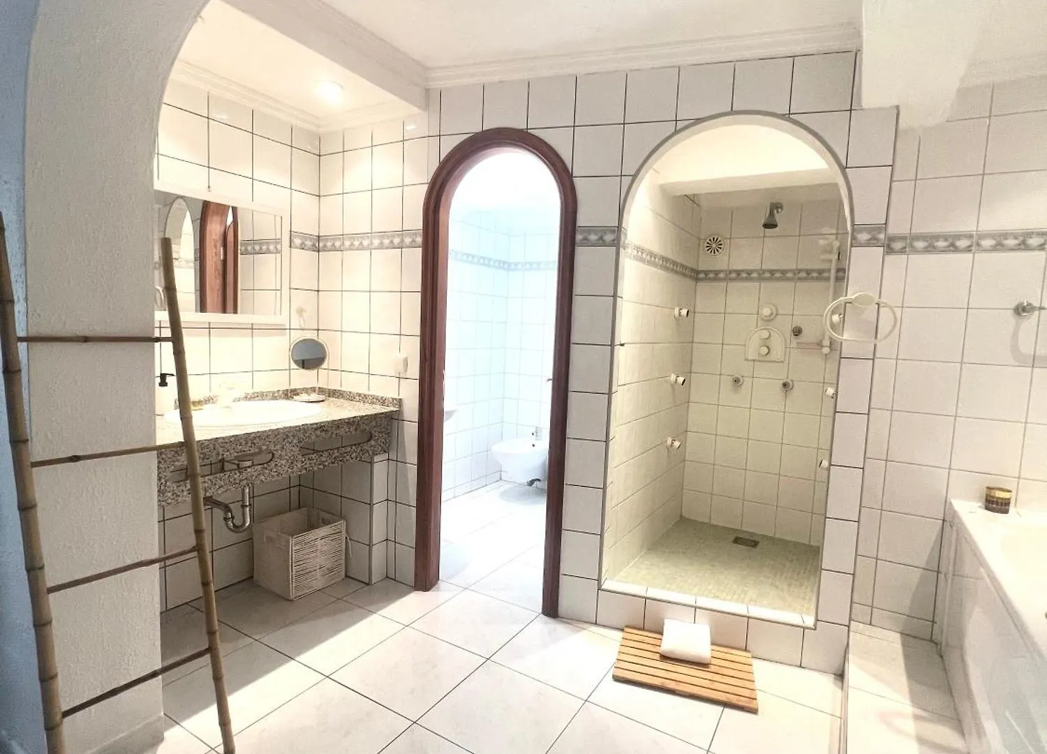 Beexclusive Apartamentos 아데제 아파트