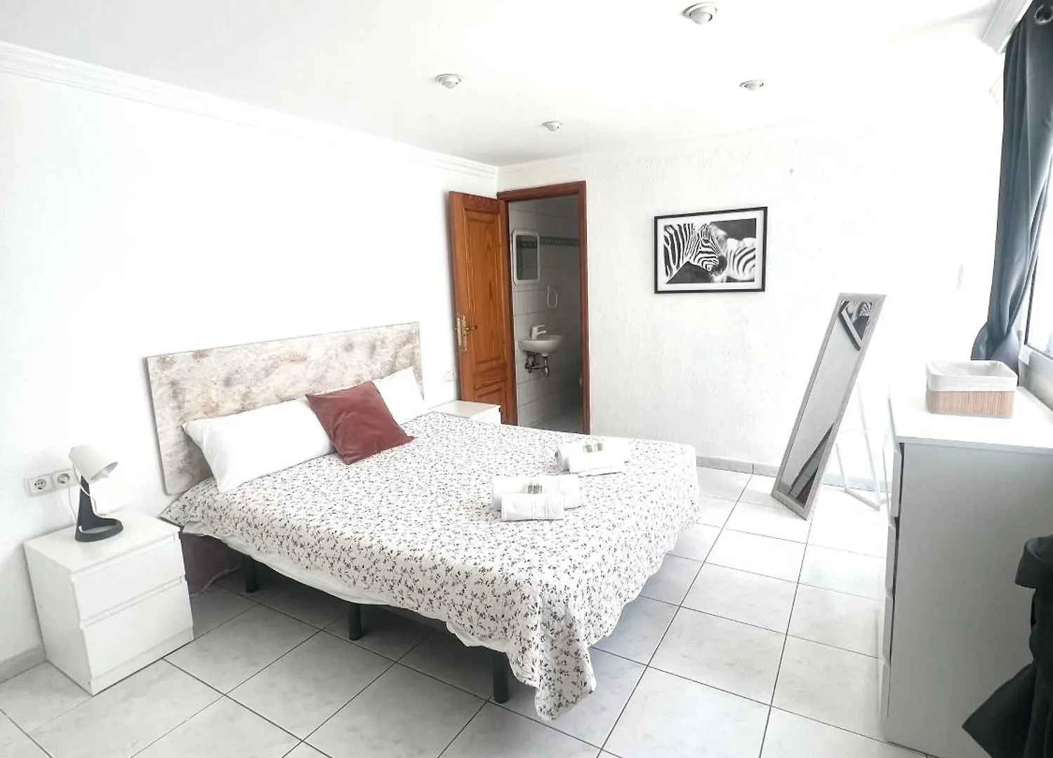 아파트 Beexclusive Apartamentos 아데제 스페인